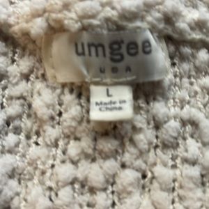 Cute casual sweater.  Never worn so it is in new condition.